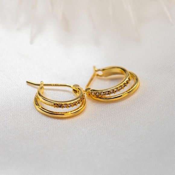 18K Gold Multi Hoop Earring Cuff,Crystal Hoop Earring, - Picture 3 of 4